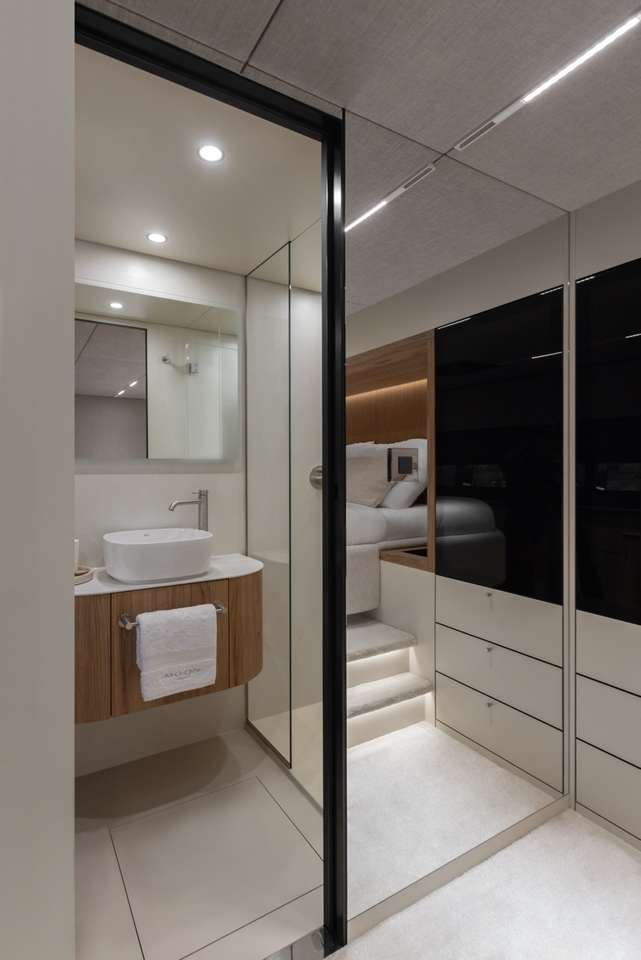 Moon Yacht 60
