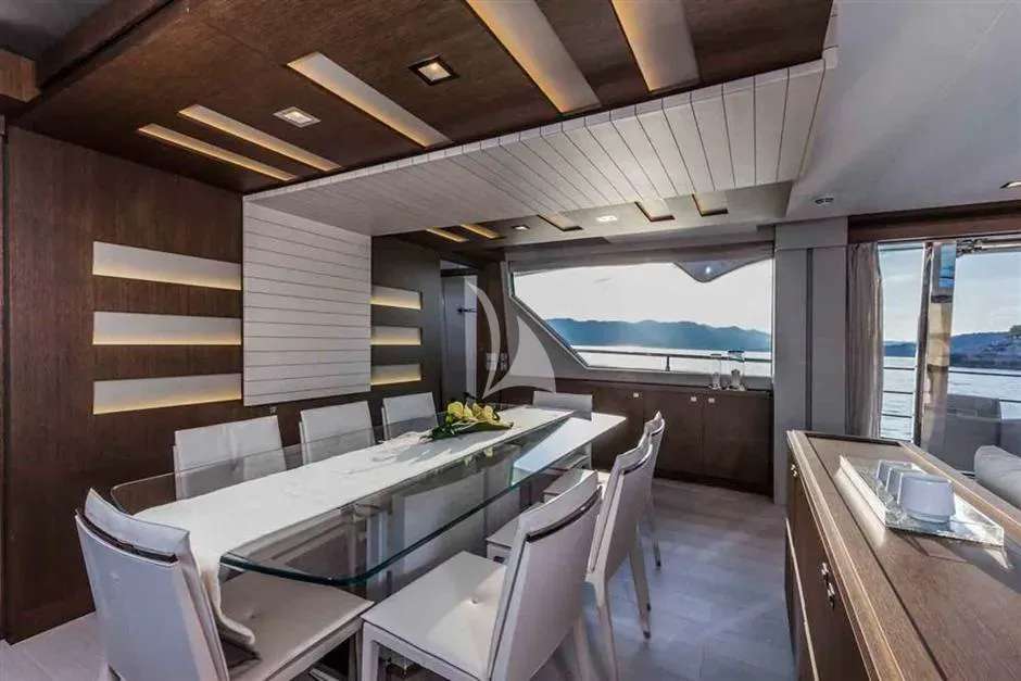 Ferretti Custom Line 100