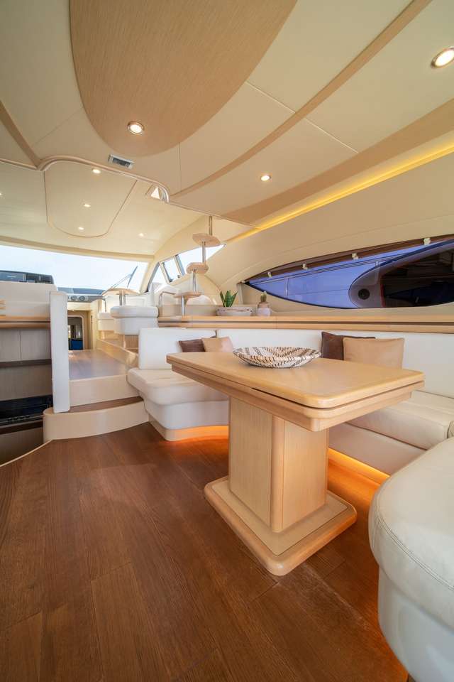 Ferretti 550