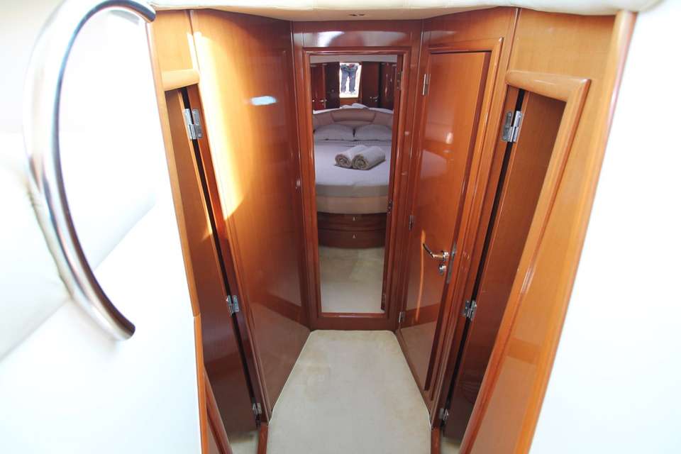 Silverton Ovation 52
