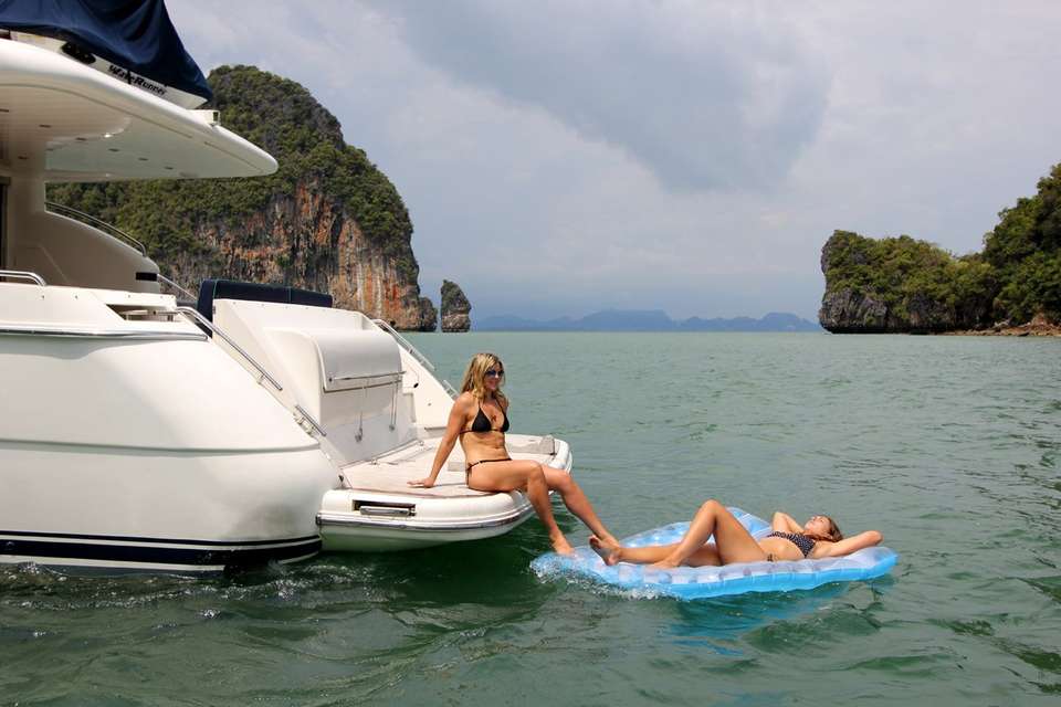 Princess Flybridge 65