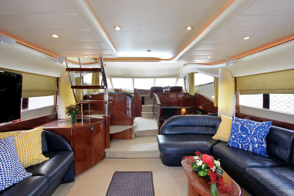 Princess Flybridge 65