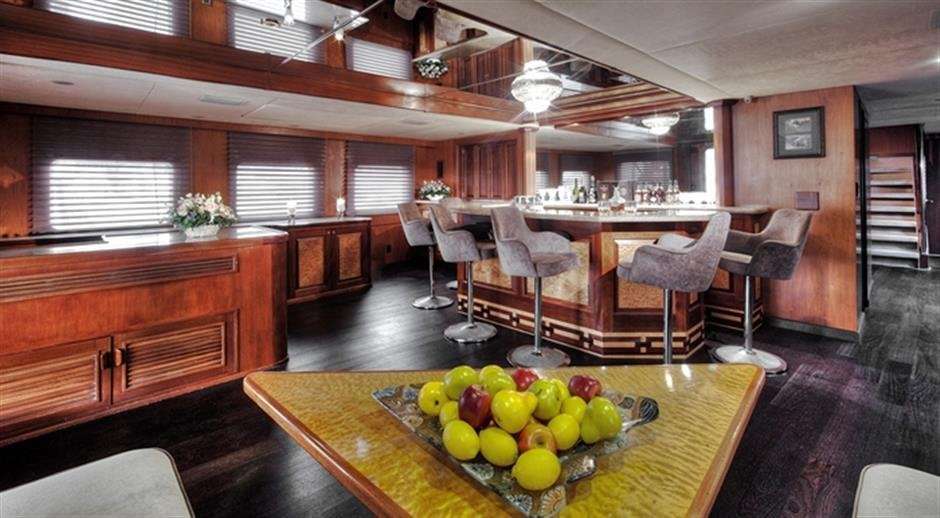 Seafin 72' motor yacht