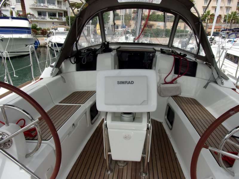 Sun Odyssey 379