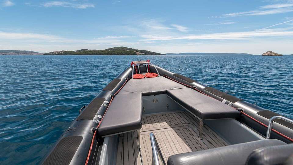 Valiant 760 Sport Fishing