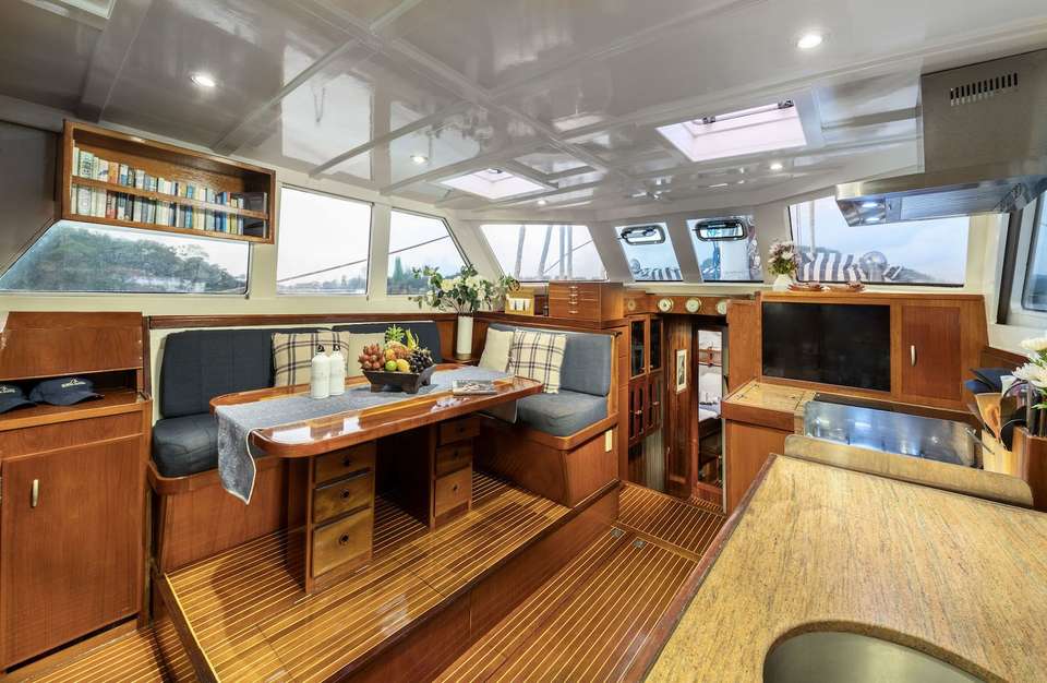 Entspannen Sie sich auf dem geräumigen und hellen Salon