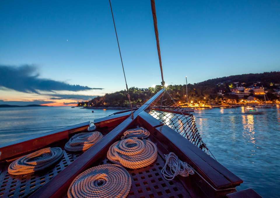 Discover secret coves on board the Romanca