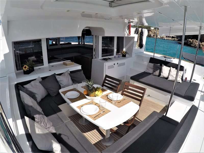 Una bañera amplia para disfrutar las comidas