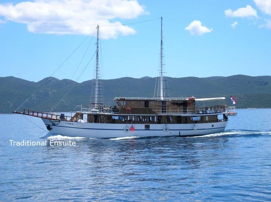 Traditional ensuite - Toma