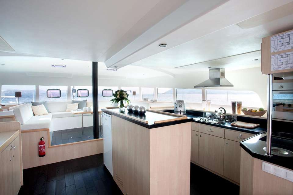 Une cuisine entièrement équipée