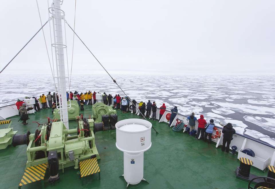 Beobachten Sie das ewige Eis vom Oberdeck aus