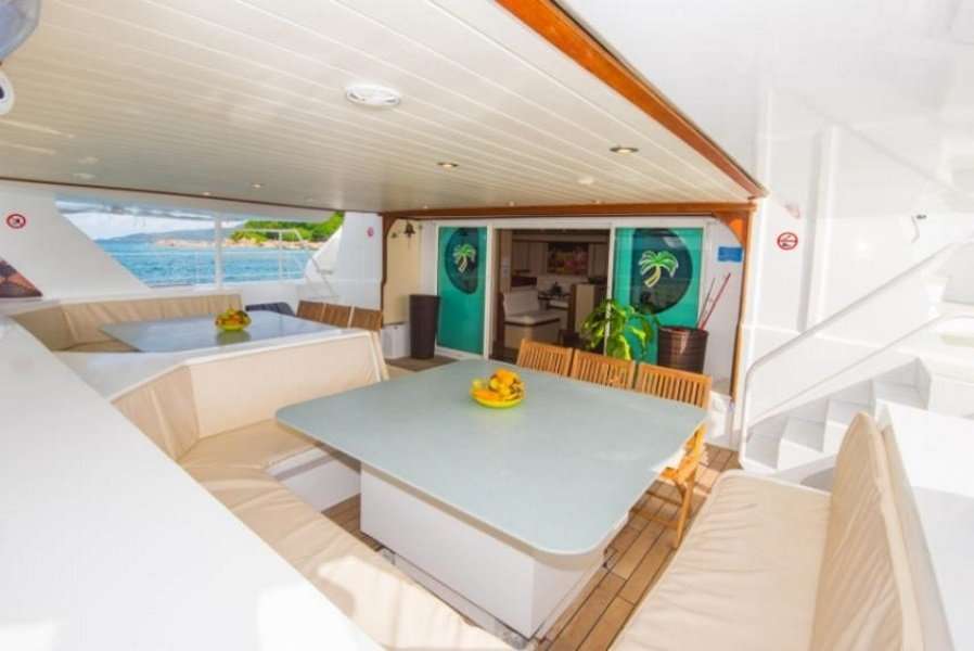 Una terrazza per mangiare insieme con vista sul mare