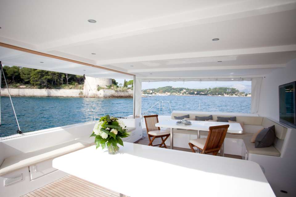 Enjoy meals with a view!