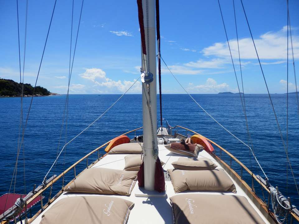 Un moment de détente sur le pont principal : il n'y a plus qu'à choisir votre place