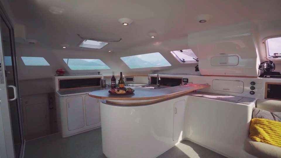 The fully equipped kitchen