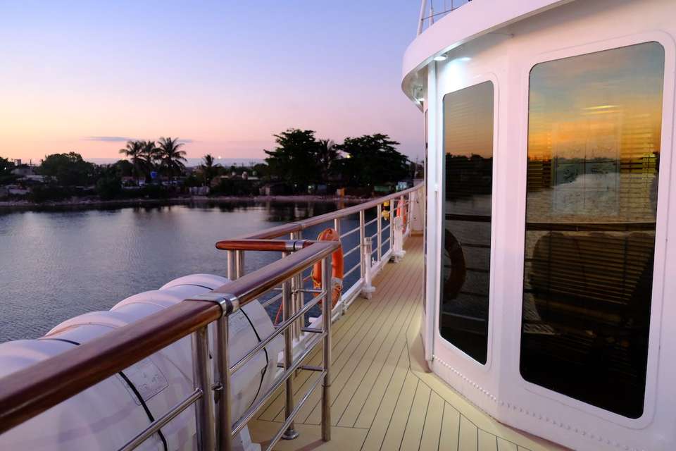 Observa el atardecer