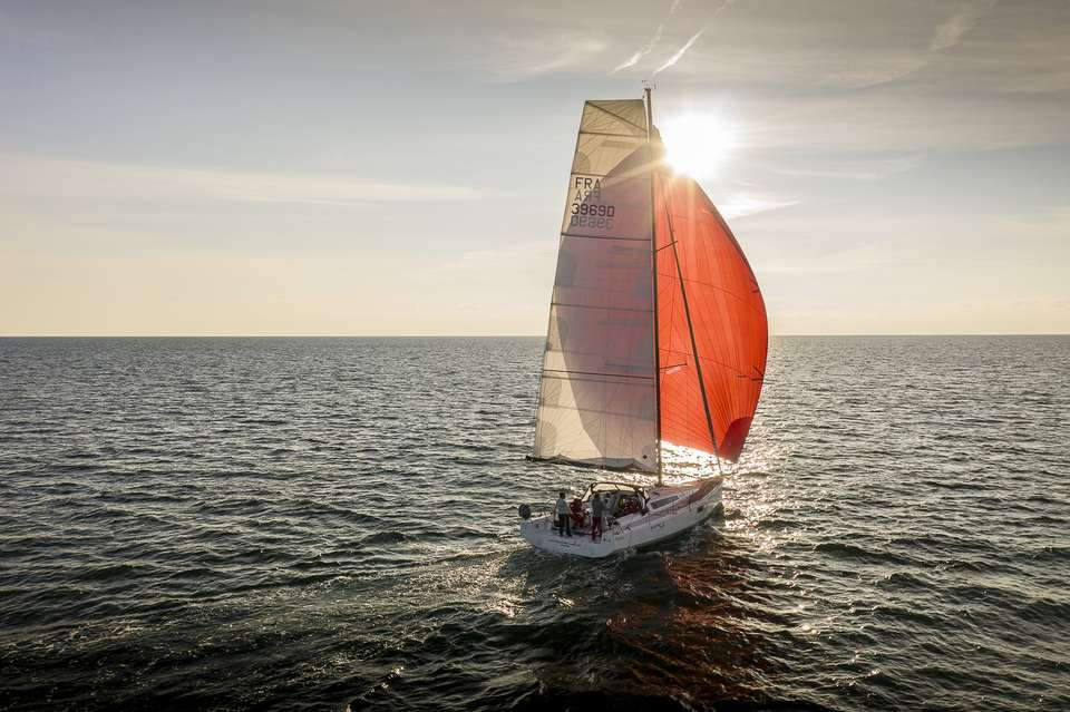 Sail in a spectacular setting
