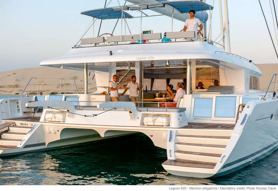 Share convivial meals by the sea