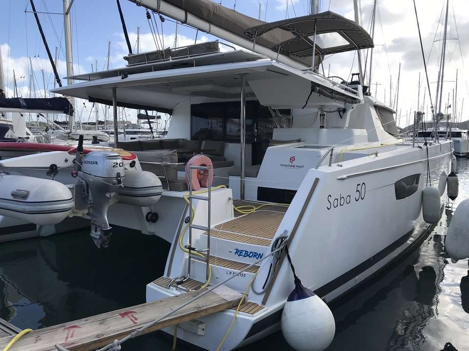 Laissez-vous tenter par ce catamaran tout confort