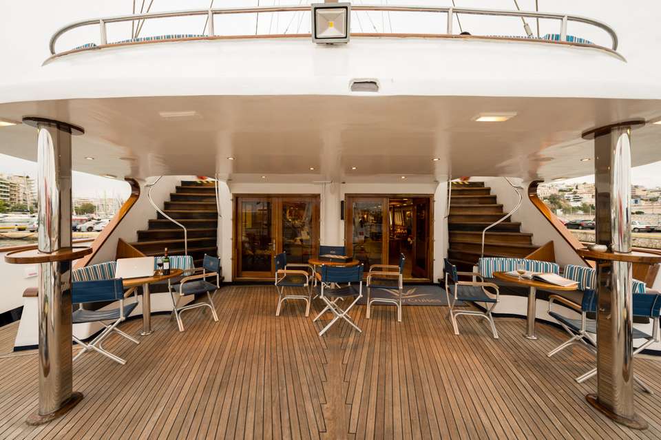 Una barca confortevole e affidabile in mare