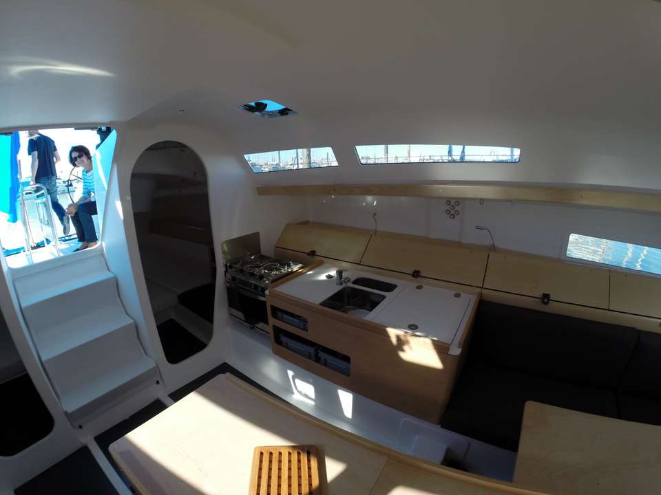 Laissez-vous surprendre par la puissance et le confort de ce bateau