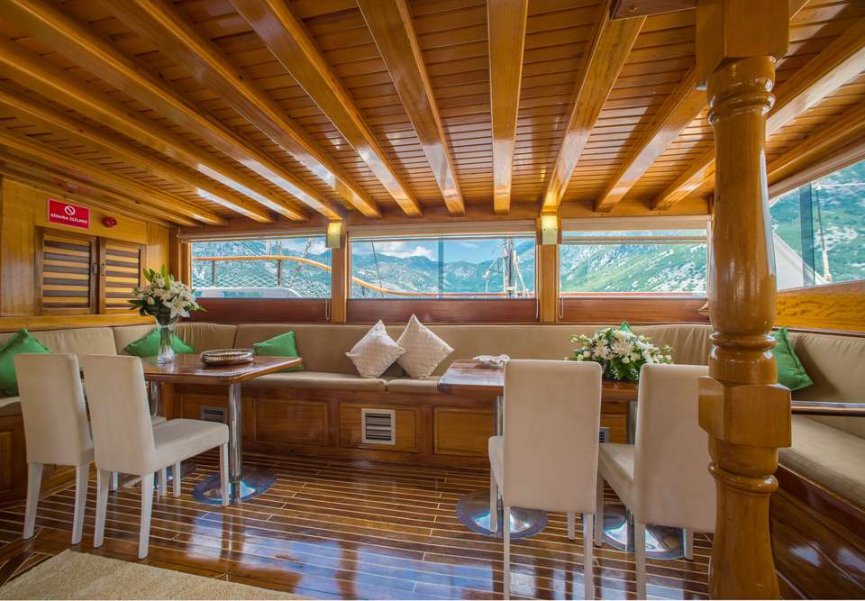 Ein geselliger Moment mit Familie und Freunden