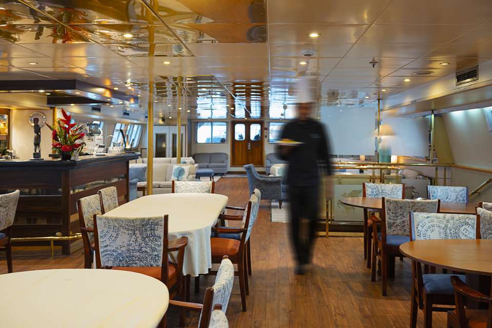 Prenez place dans le restaurant