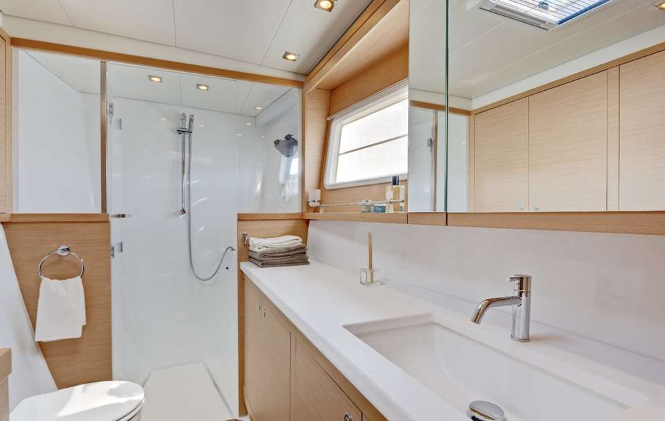 Une salle de bain spacieuse