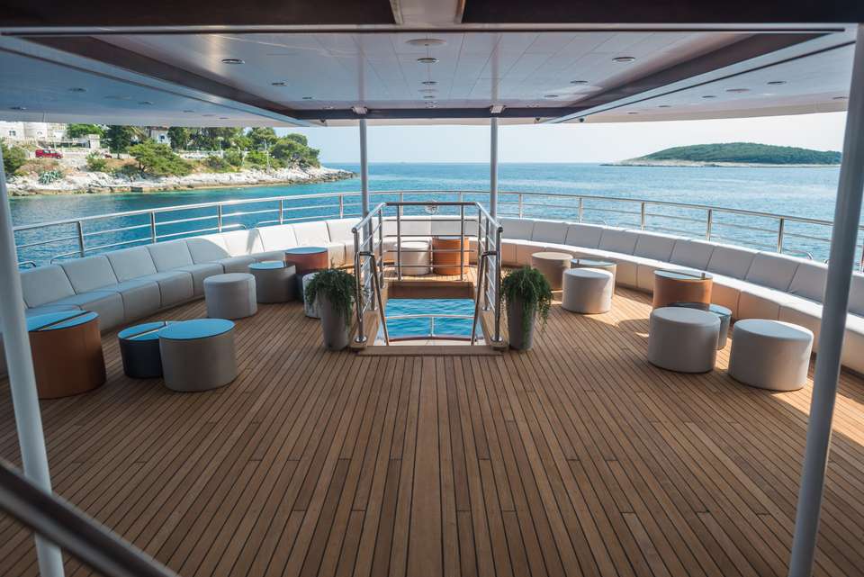 Extension of the restaurant with its panoramic view