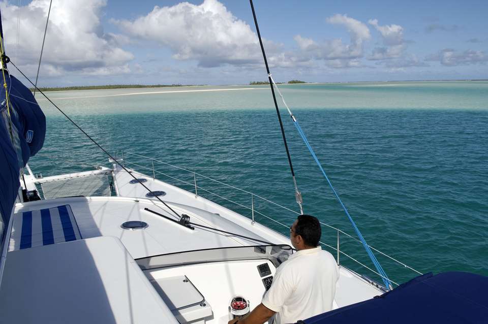 Una cocina completamente equipada