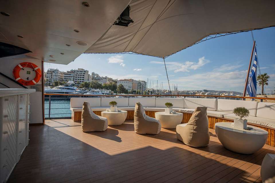 Appréciez la vue depuis le pont supérieur