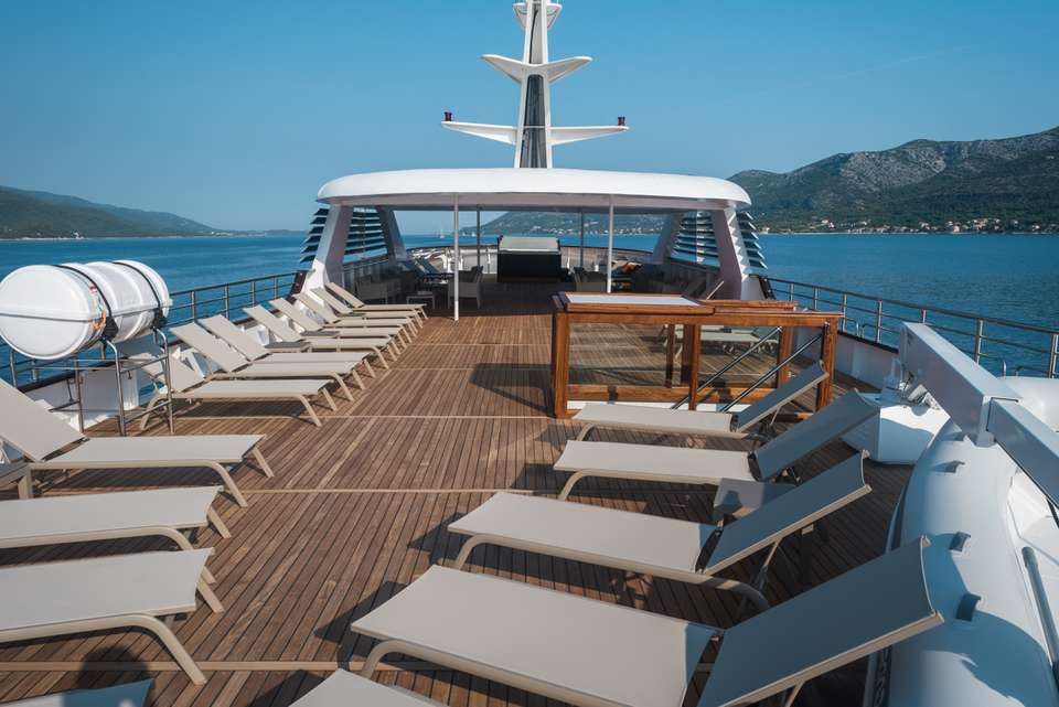 Détendez-vous sur le sun deck